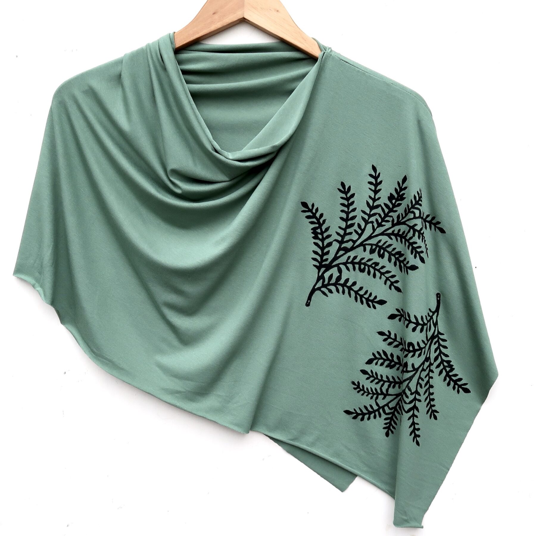 Leafy Branch poncho (black ink) Moss Green